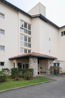 ANGLET CHASSIN — UN ATTIQUE DE STANDING POUR VIVRE AUTREMENT