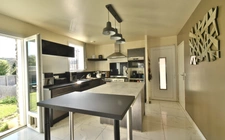 Maison Familiale Contemporaine avec Piscine à Saint-Pée-sur-Nivelle