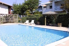 BIARRITZ – VILLA DE CHARME AVEC VUE MER & MONTAGNES, AU CŒUR D’UN DOMAINE PRIVÉ
