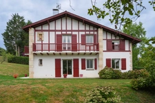 Entre authenticité basque et art de vivre, une propriété familiale d’exception aux portes de Saint-Jean-de-Luz