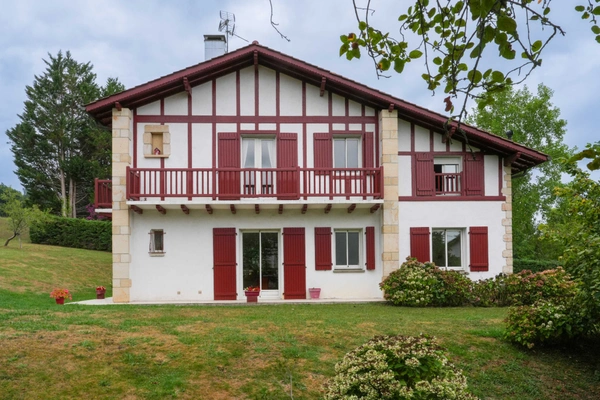 Entre authenticité basque et art de vivre, une propriété familiale d’exception aux portes de Saint-Jean-de-Luz