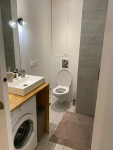 BIARRITZ CENTRE – T1 BIS MEUBLÉ 29,66 M² – BAIL MOBILITÉ 10 MOIS – 700 € CC