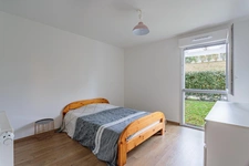 Appartement T4 récent avec terrasse, jardinet et parking en sous-sol
