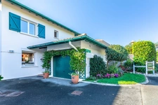 BIARRITZ – VILLA DE CHARME AVEC VUE MER & MONTAGNES, AU CŒUR D’UN DOMAINE PRIVÉ