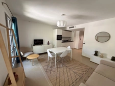 SAINT-TROPEZ – PLACE DES LICES – STUDIO DE STANDING AVEC BALCON ET GARAGE