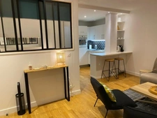 BIARRITZ CENTRE – T1 BIS MEUBLÉ 29,66 M² – BAIL MOBILITÉ 10 MOIS – 700 € CC