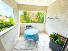 Immeuble de 3 appartements avec garages et jardins