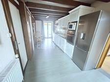 Maison à fort potentiel 183m2 habitable, grands garages, piscine, terrasse