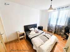 Immeuble de 3 appartements avec garages et jardins