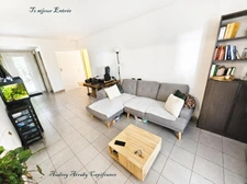 Immeuble de 3 appartements avec garages et jardins