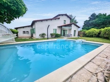 Belle maison familiale avec piscine et 2 garages