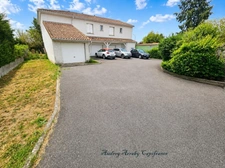 Immeuble de 3 appartements avec garages et jardins