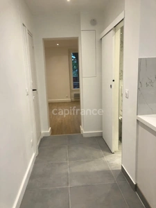 Dpt Paris (75), à louer PARIS 14EME ARRONDISSEMENT  GRAND STUDIO  34 m²