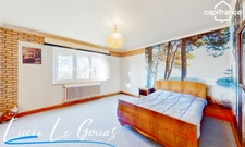 Maison individuelle de 186m² , 6 chambres, 2 garages, grand jardin.