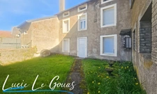 Corps de ferme de 154m² habitable avec grange, dépendances, jardin et verger – Bazailles