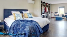 6-room apartment of 132m² with parking, garden, balcony and courtyard, and commercial premises