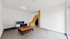 6-room apartment of 132m² with parking, garden, balcony and courtyard, and commercial premises