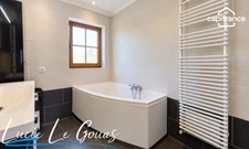 Maison mitoyenne de 97m² avec dépendances de 70m² au sol