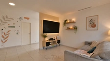 Single-storey 4-bedroom villa with garage and garden