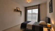 Single-storey 4-bedroom villa with garage and garden