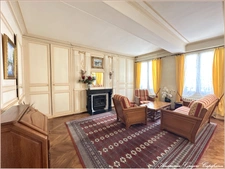Exceptionnelle maison de ville à Courville : 250m², 6 chambres & piscine Intérieure – À 15 min de Chartres