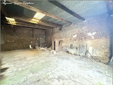 Local/garage d'une surface de 130 m², au centre de COURVILLE SUR EURE (28)