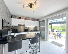 Courville-sur-Eure, belle maison de 193 m², 4 chambres, véranda, garages - 1926 m² de terrain 