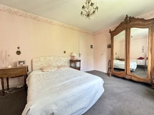 Courville-sur-Eure Maison familiale de 155 m², terrain arboré de 8317 m². Cadre exceptionnel et fort potentiel !