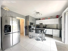 Courville-sur-Eure, belle maison de 193 m², 4 chambres, véranda, garages - 1926 m² de terrain 
