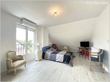 Courville-sur-Eure, belle maison de 193 m², 4 chambres, véranda, garages - 1926 m² de terrain 