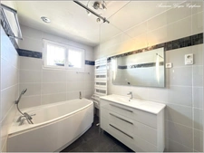 Courville-sur-Eure, belle maison de 193 m², 4 chambres, véranda, garages - 1926 m² de terrain 
