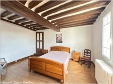 Exceptionnelle maison de ville à Courville : 250m², 6 chambres & piscine Intérieure – À 15 min de Chartres