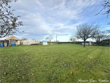 Grand terrain à bâtir de 1915 m² et dépendance en silex – Hameau calme proche Courville-sur-Eure - PONTGOUIN 28190