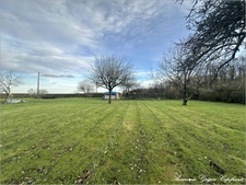 Grand terrain à bâtir de 1915 m² et dépendance en silex – Hameau calme proche Courville-sur-Eure - PONTGOUIN 28190