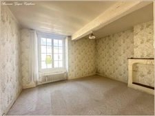 Loigny-La-Bataille - Maison de village - à rénover, combles aménageables, nombreuses dépendances, terrain 1 000 m²