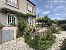Exceptionnelle maison de ville à Courville : 250m², 6 chambres & piscine Intérieure – À 15 min de Chartres