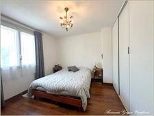 Courville-sur-Eure, belle maison de 193 m², 4 chambres, véranda, garages - 1926 m² de terrain 