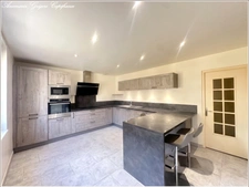 Propriété: maison de 120 m², 3 chambres, 150 m² de dépendances, terrain clos 2810 m² à 8 min de Chartres
