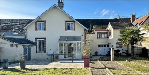 Centre de COURVILLE SUR EURE (28190) - maison 190 m², 5 chambres (une chambre, salle d'eau en RDC), terrain 1438 m²