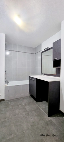 Beau 2 pièces 45 m2 avec balcon et parking - LE BLANC MESNIL (93)