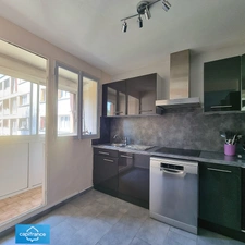 Exclusivité Bel Appartement 4 pièces NEUILLY SUR MARNE 74,83 m2 avec Cave et stationnement 