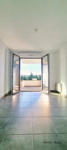 Beau 2 pièces 45 m2 avec balcon et parking - LE BLANC MESNIL (93)