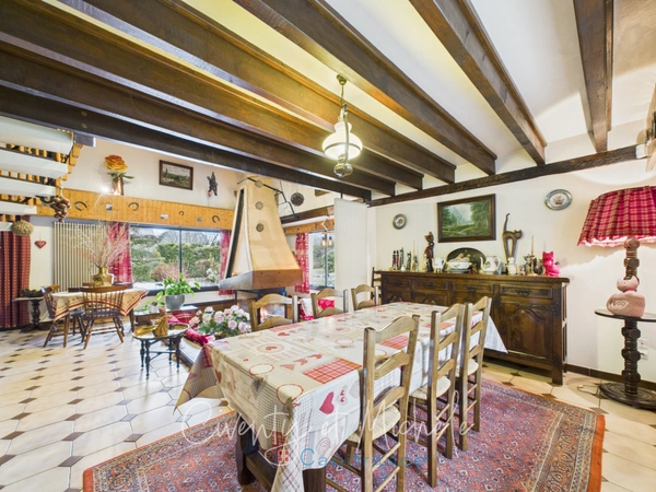 Grande propriété familiale sur 7 533 m² de terrain plat