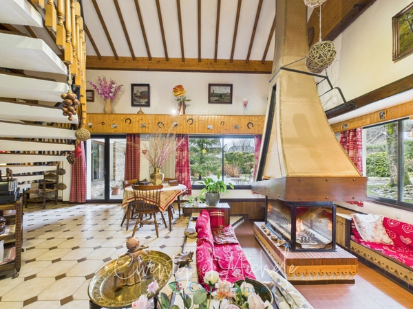 Grande propriété familiale sur 7 533 m² de terrain plat