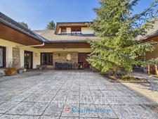 Grande propriété familiale sur 7 533 m² de terrain plat