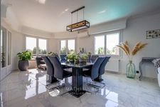 Maison contemporaine de 216m2 avec piscine, spa, et T3 indépendant 