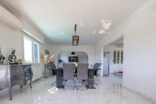 Maison contemporaine de 216m2 avec piscine, spa, et T3 indépendant 