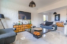 Maison contemporaine de 216m2 avec piscine, spa, et T3 indépendant 