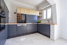 Maison contemporaine de 216m2 avec piscine, spa, et T3 indépendant 