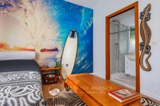 163 m², dernier étage, grande terrasse et quatre stationnements : un appartement aux volumes rares